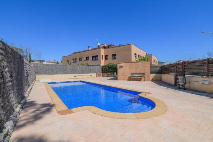 Piso en venta en Begues, Centro photo 0