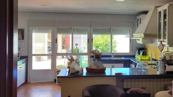 Adosada en venta en Cambados, Centro photo 0