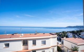 Casa en venta en Llançà, LLANÇA photo 0