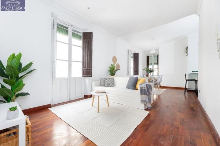 Piso en venta en Granada, Centro photo 0