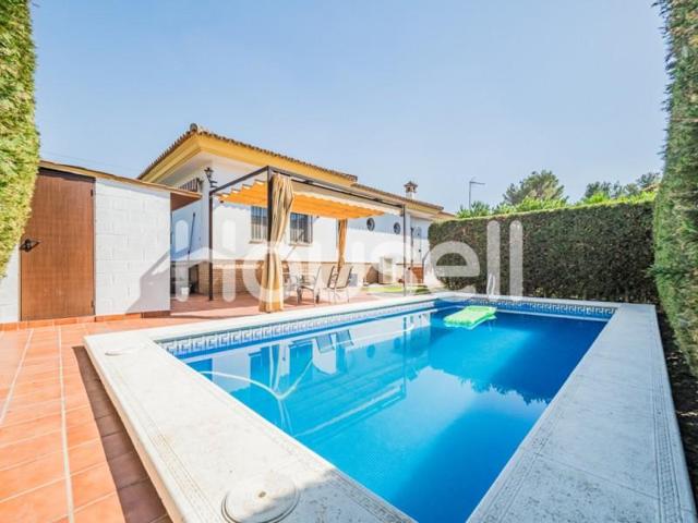 Casa en venta en Carmona photo 0