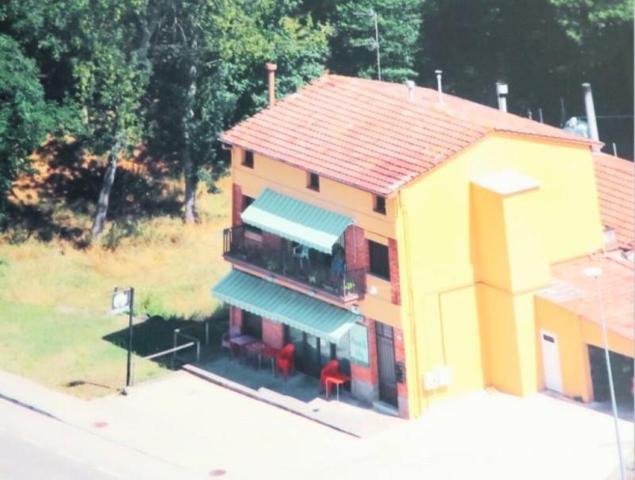 Edificio en venta en Olot photo 0