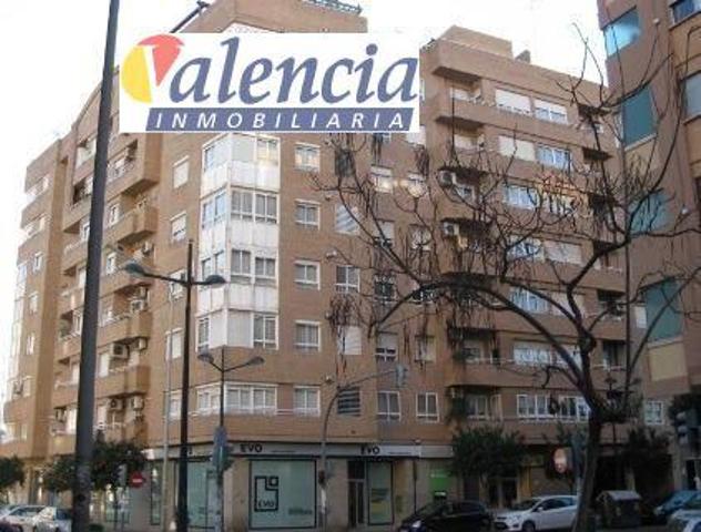 Local comercial en venta en Valencia, Benimaclet photo 0