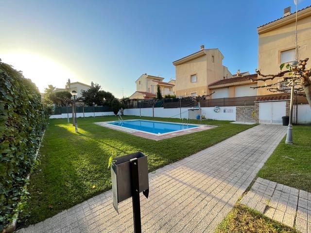 Adosada en venta en Cambrils, Vilafortuny photo 0