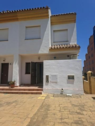 Adosada en venta en Manilva, Alcorrin photo 0