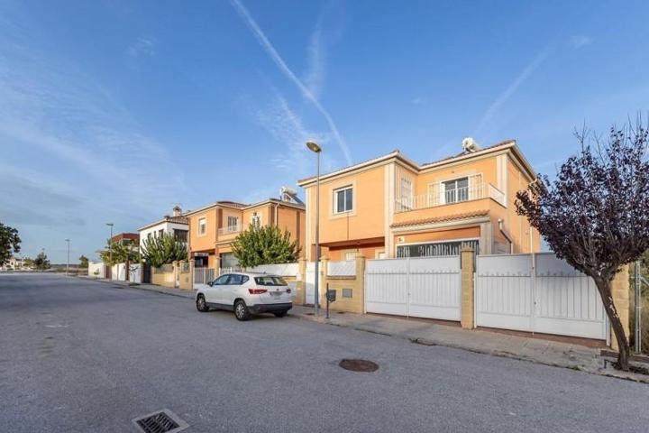 Chalet en venta en Atarfe, Urbanizacion los cortijos la ribera photo 0