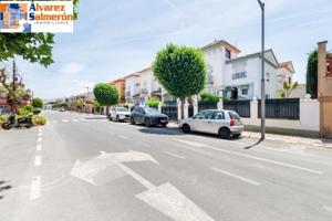 Bungalow en venta en Churriana de la Vega, San Cayetano photo 0