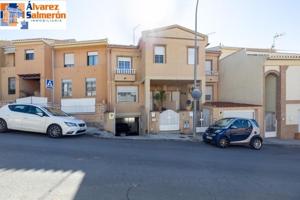 Adosada en venta en Huétor Vega, MUNDO NUEVO photo 0