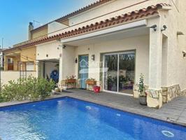 Casa en venta en Empuriabrava photo 0