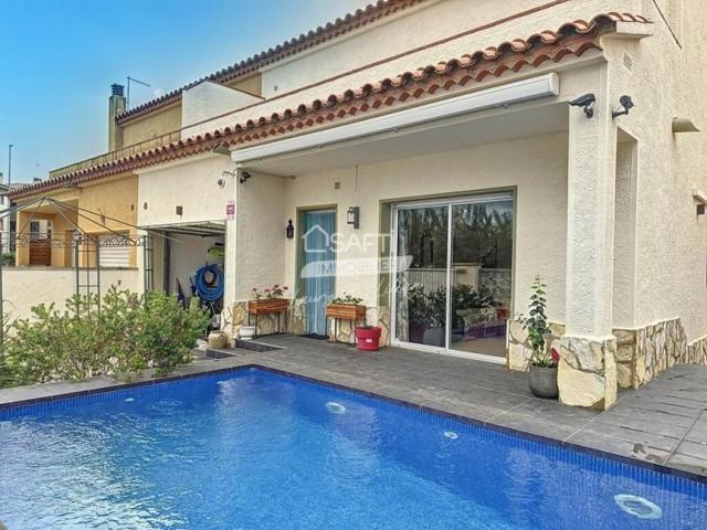 Casa en venta en Empuriabrava photo 0