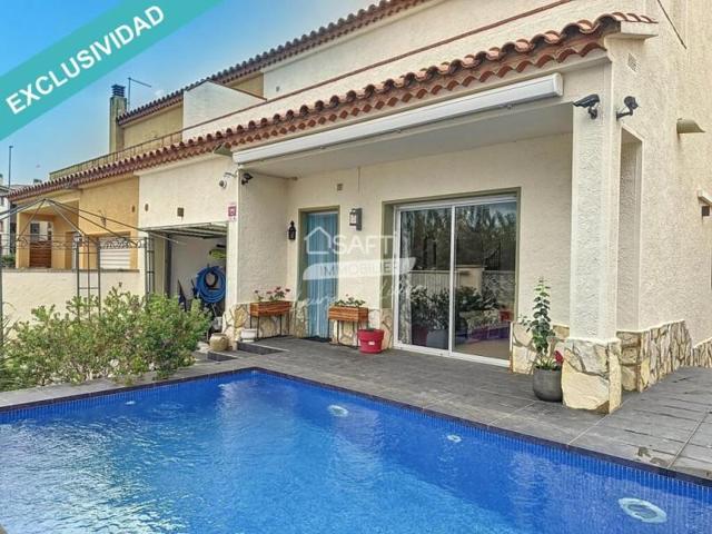 Casa en venta en Empuriabrava photo 0