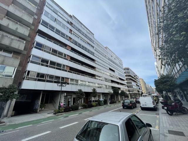 Piso en venta en Vigo, Camelias-Pi Margall photo 0