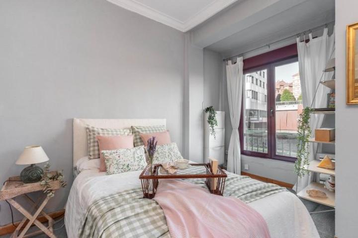 Piso en venta en Oviedo, Centro photo 0