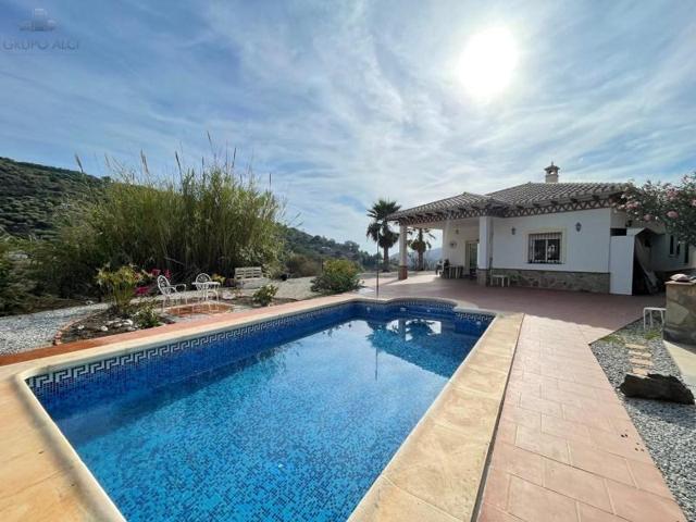 Chalet en venta en Cómpeta photo 0