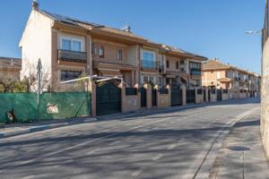 Adosada en venta en Ogíjares, Zona metropolitana photo 0