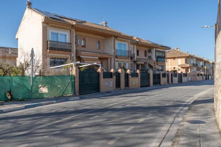 Adosada en venta en Ogíjares, Zona metropolitana photo 0