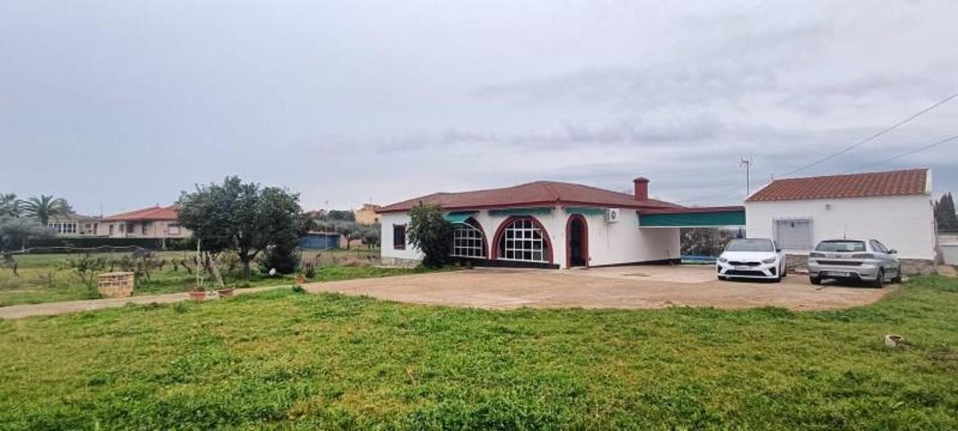 Chalet en venta en Badajoz, La Atalaya photo 0