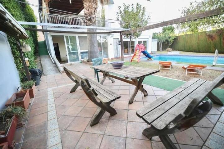 Chalet en venta en Peligros, Monteluz photo 0