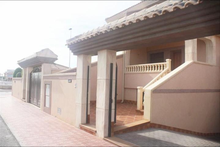 Adosada en venta en Torrevieja, Los altos photo 0