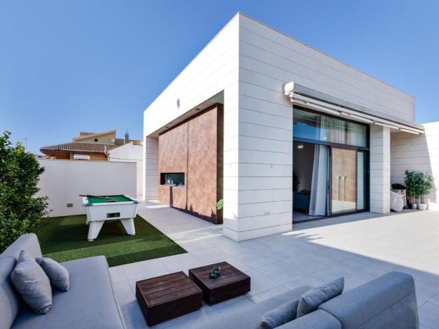 Chalet en venta en Pilar de la Horadada photo 0