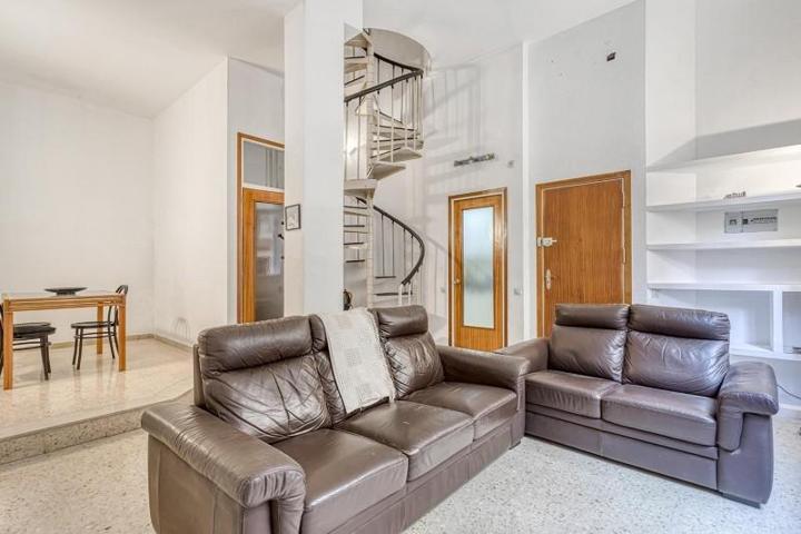 Apartamento en venta en Barcelona, El Camp de l´Arpa del Clot photo 0