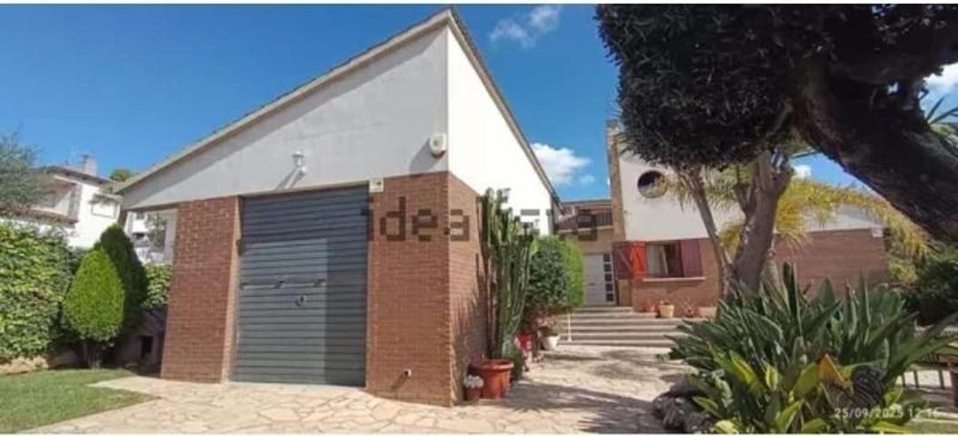 Chalet en venta en Cunit, Costa Cunit - Els Jardins - Els Rosers photo 0