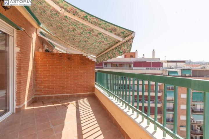 Aticos en venta en Granada, Arabial photo 0