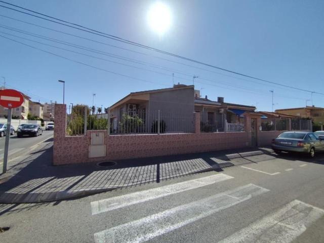 Chalet en venta en Torrevieja, Playa de los locos photo 0