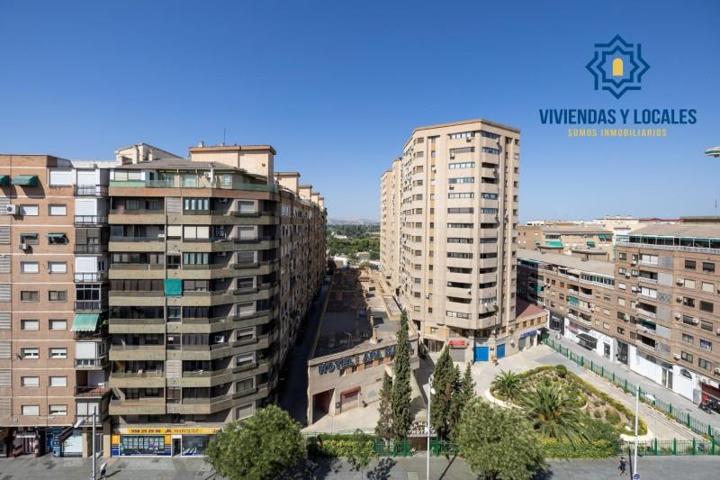 Piso en venta en Granada, Arabial photo 0