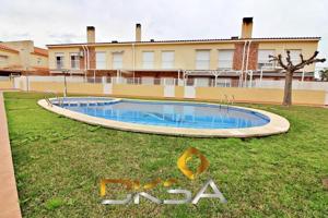 Adosada en venta en Burriana, Zona Playa photo 0