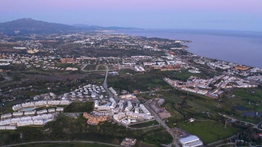 Apartamento en venta en Estepona, Cancelada (Nueva Milla De Oro) photo 0