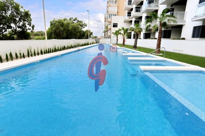 Apartamento en venta en Guardamar del Segura, Puerto Deportivo photo 0