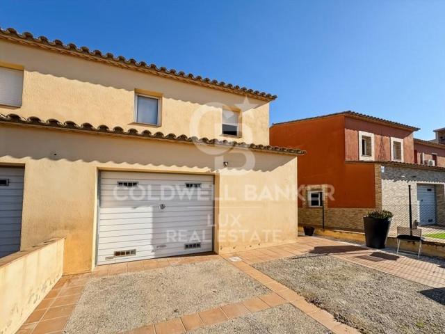 Casa en venta en Empuriabrava photo 0