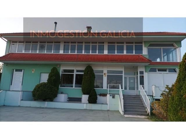 Casa con terreno en venta en Laracha photo 0