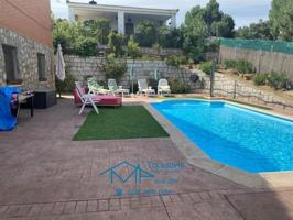 Chalet en venta en El Tiemblo, Valdesanmartin photo 0