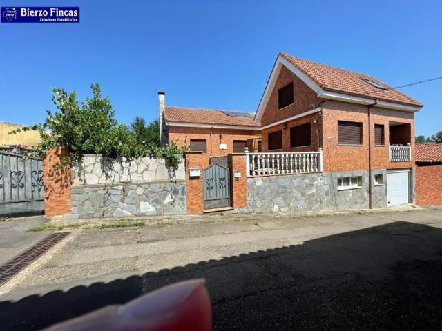 Casa en venta en Chozas de Abajo, Santovenia de la Valdoncina photo 0