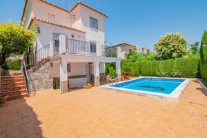 Chalet en venta en Monachil, COLINAS BERMEJAS photo 0