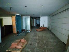 Local comercial en venta en Vilafranca del Penedès photo 0