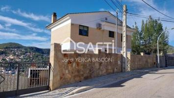 Casa en venta en Vallirana photo 0