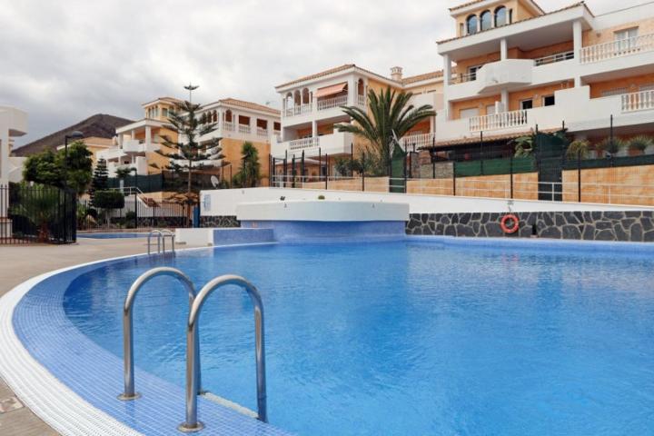 Apartamento en venta en Arona, Los Cristianos photo 0