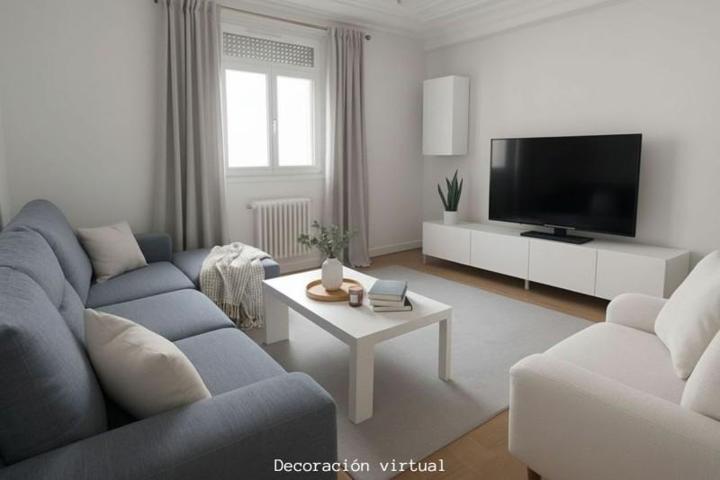 Piso en venta en Vitoria-Gasteiz, Centro photo 0