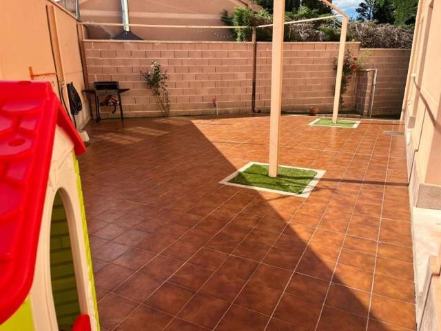 Chalet en venta en Torrecaballeros photo 0