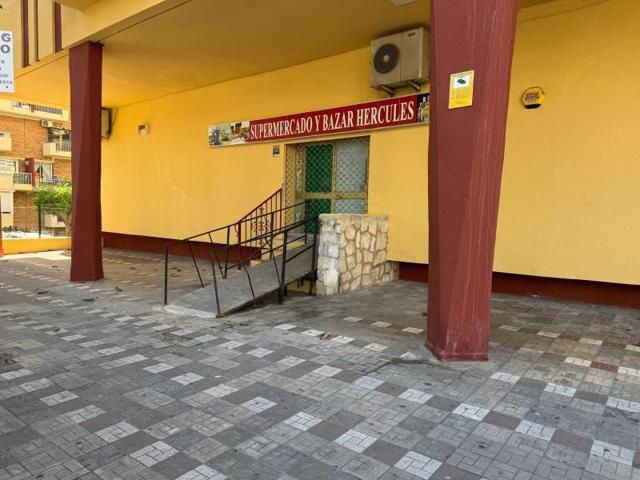 Local comercial en venta en Benalmádena, Gamonal photo 0