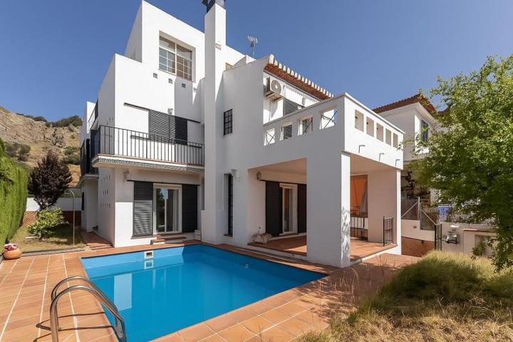 Casa en venta en Albolote, Urbanizacion el torreon photo 0