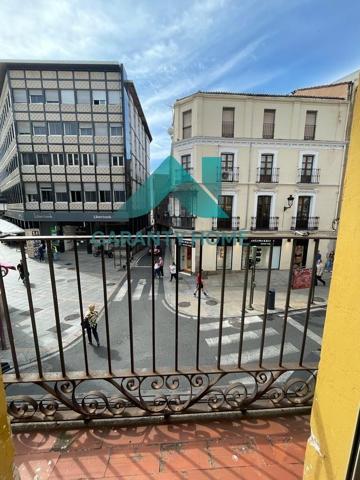 Piso en venta en Cáceres, Centro photo 0