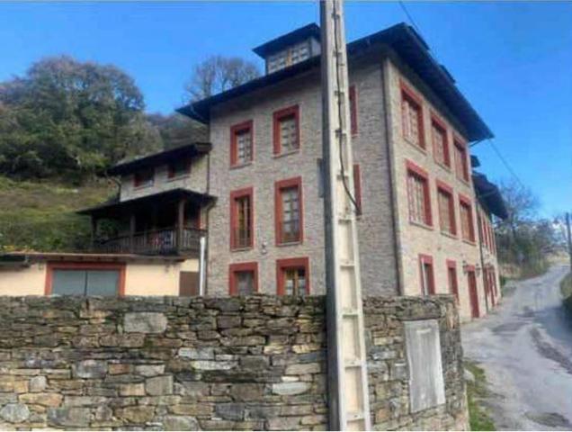 Edificio en venta en Vega de Valcarce, Herrerias photo 0