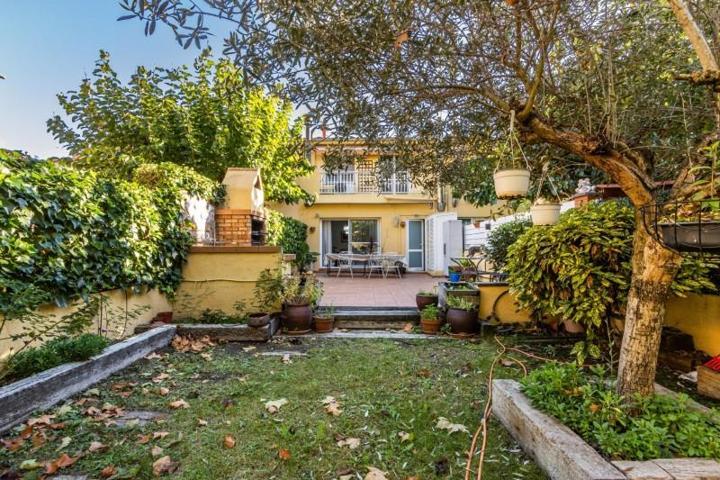 Casa en venta en Sant Llorenç Savall, CENTRE photo 0