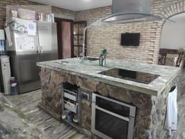 Chalet en venta en Yuncos photo 0