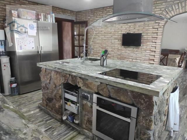 Chalet en venta en Yuncos photo 0