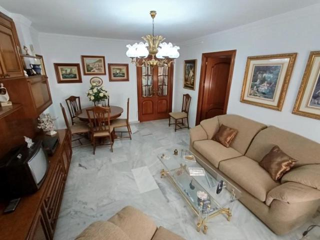 Apartamento en venta en Málaga, Gamarra photo 0